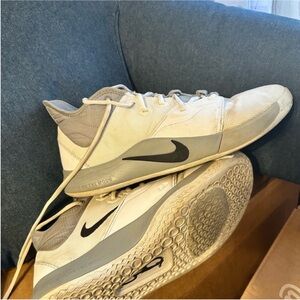 Nike Paul George Basketball Shoes Men size 13 White and Gray Sneakers